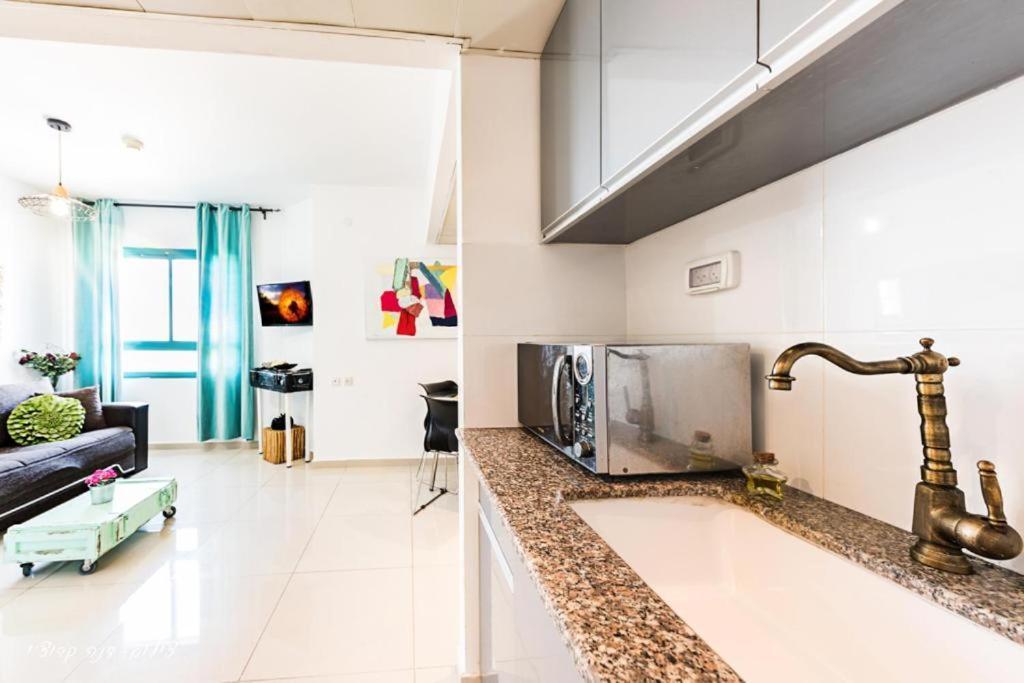 Luxury Apartment On The Lake Тверия Экстерьер фото
